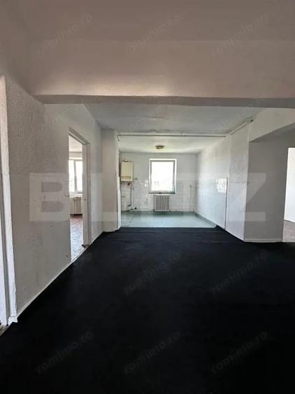Apartament cu 4 camere decomandat în Central