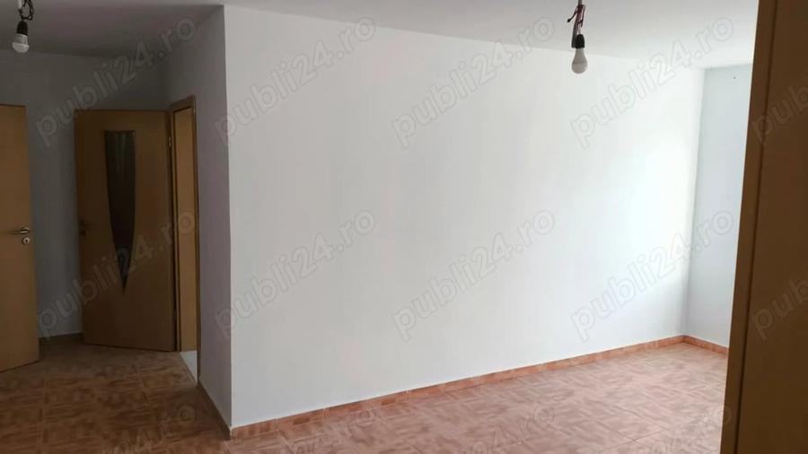 Casă cu 6 camere cu Teren 2878 Mp în Tomnatic