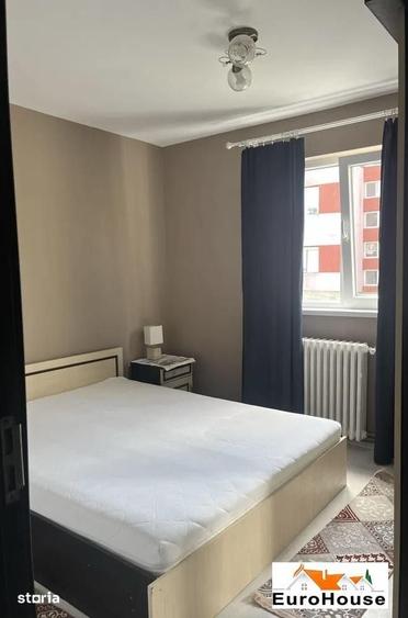 Apartament cu 3 camere în Cetate