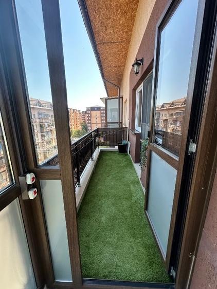 Apartament cu 3 camere decomandat, mobilat în Roșu
