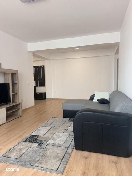 Apartament cu 3 camere semidecomandat în Pielești