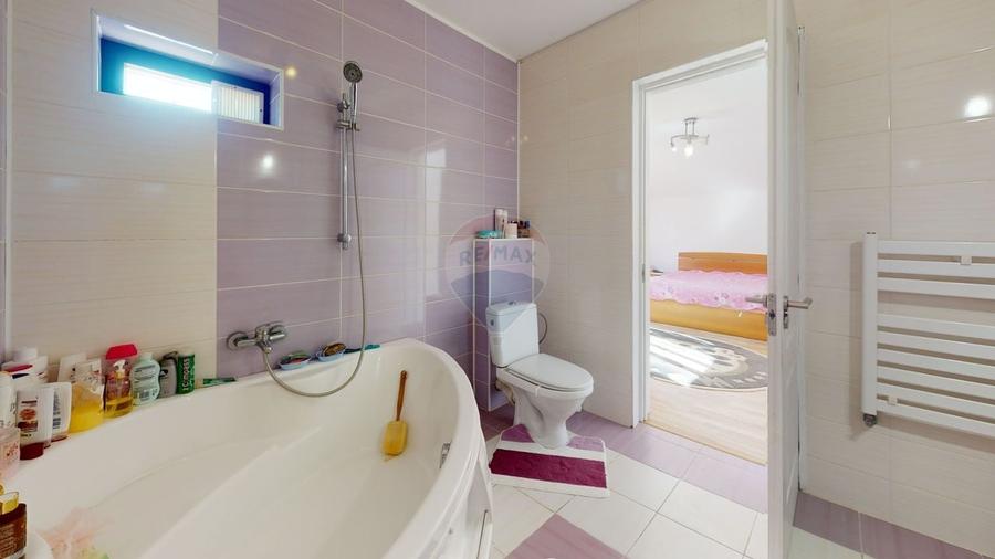 Casă individuală cu 5 camere cu Teren 495 Mp în Gulia