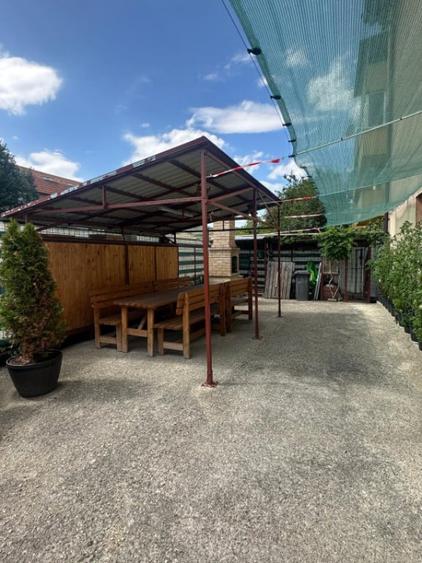 Apartament cu 4 camere semidecomandat în Florești