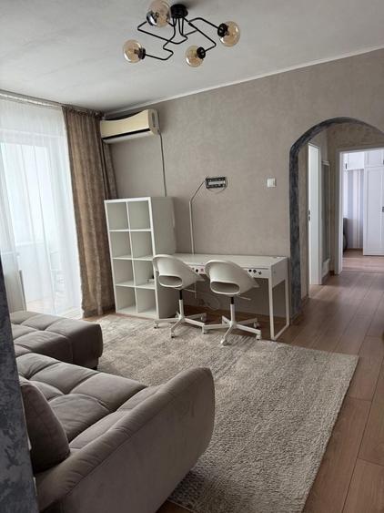 Apartament cu 3 camere semidecomandat în Central