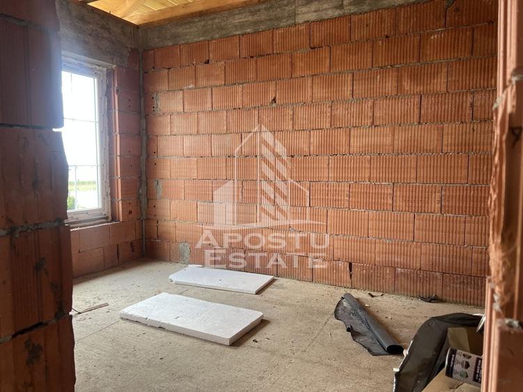 Duplex cu 4 camere cu Canalizare în Cornești