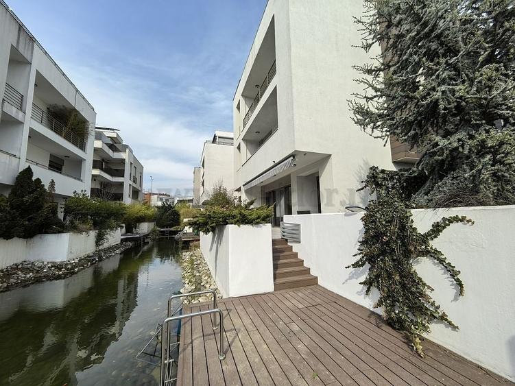 Casă individuală cu 5 camere cu Canalizare în Băneasa