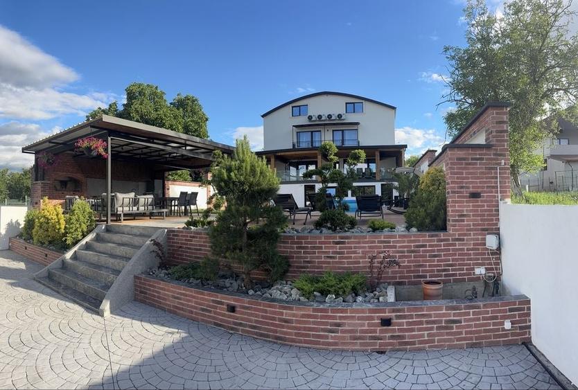 Casă cu 4 camere cu Teren 700 Mp în Florești