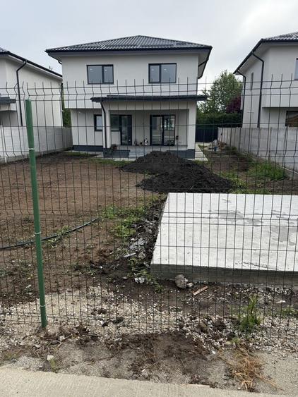Casă cu 4 camere cu Teren 450 Mp în Olteni