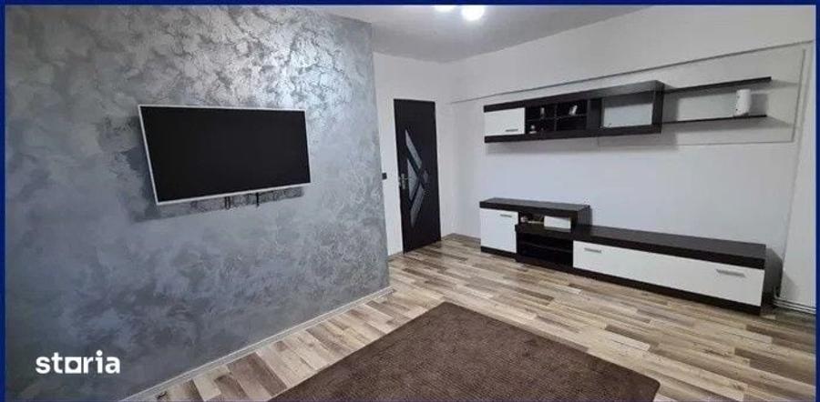 Apartament cu 3 camere decomandat în Rovine