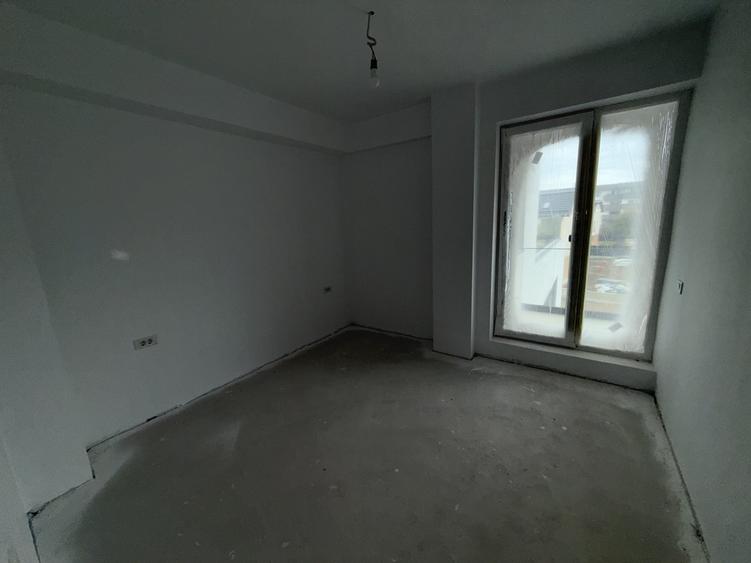 Apartament cu 4 camere decomandat în Theodor Pallady