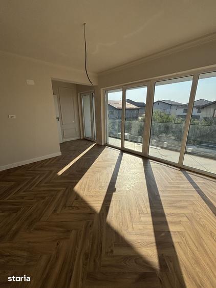 Casă cu 5 camere cu Teren 440 Mp în Malu Mare