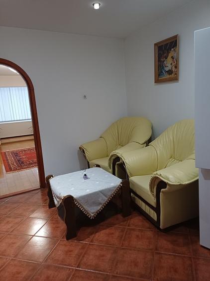 Apartament cu 3 camere decomandat în Exterior Vest
