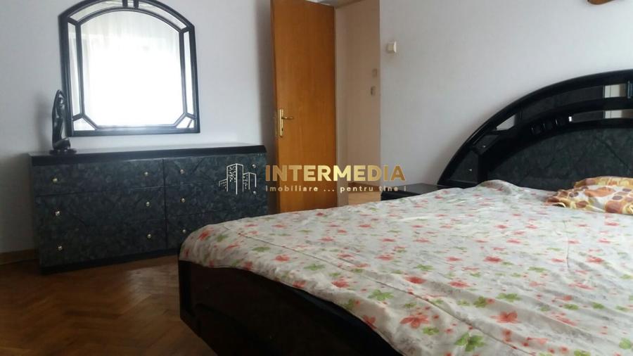 Apartament cu 4 camere decomandat, mobilat în Cetate