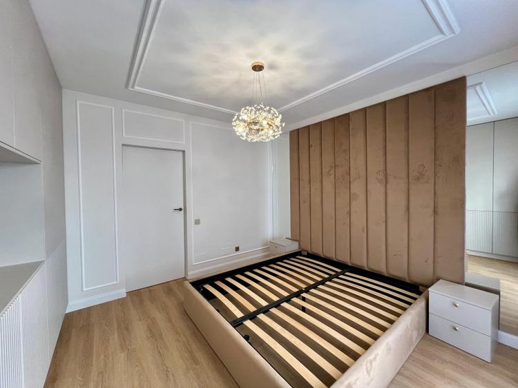 Apartament cu 3 camere decomandat, mobilat în Între Lacuri