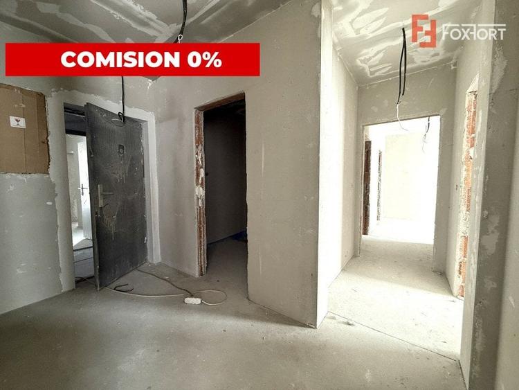 Apartament cu 3 camere decomandat în Aradului