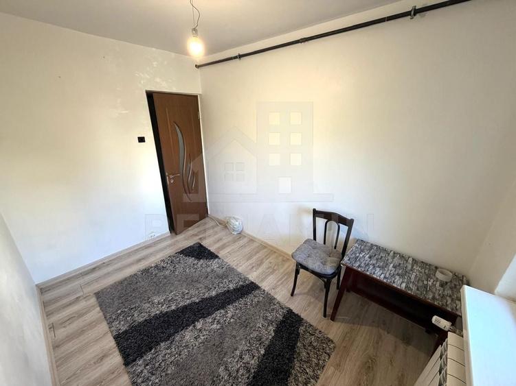 Apartament cu 3 camere semidecomandat, mobilat în Craiovița Nouă