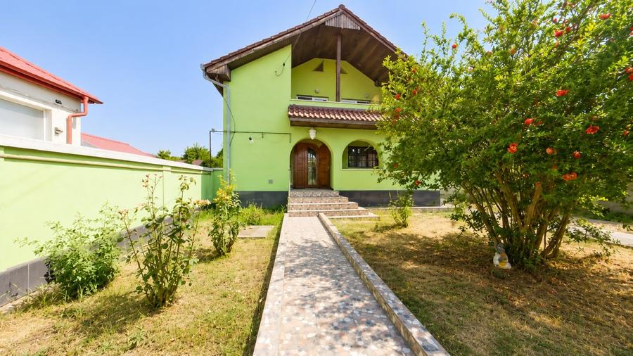 Casă individuală cu 5 camere cu Canalizare în Grădiște
