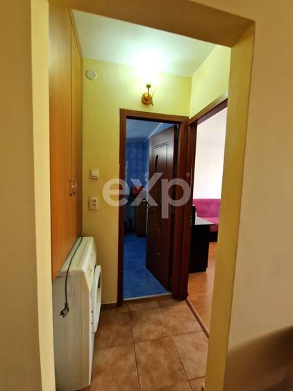 Apartament cu 3 camere semidecomandat, mobilat în Micro 12
