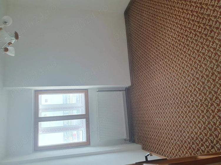 Apartament cu 3 camere semidecomandat în Micro 3
