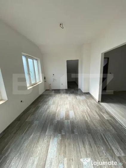 Apartament cu 5 camere decomandat, mobilat în Decebal