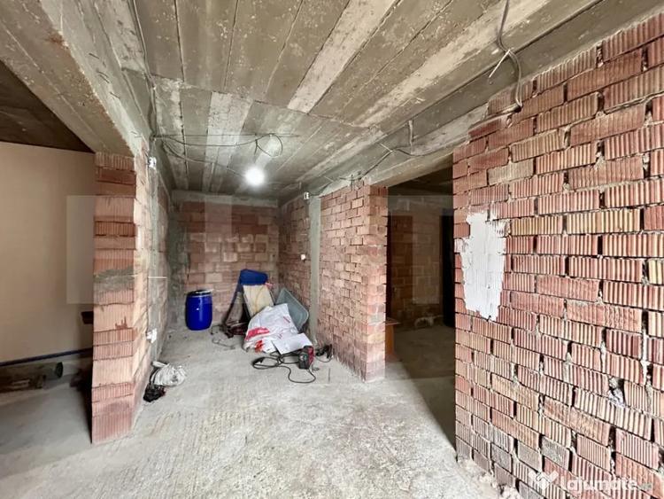 Casă cu 4 camere cu Teren 400 Mp în Central