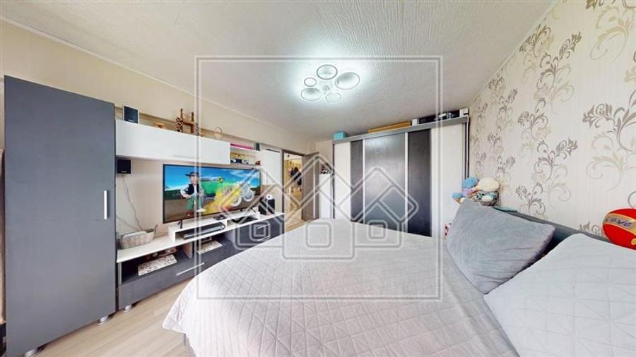 Apartament cu 3 camere decomandat în Mihai Viteazul