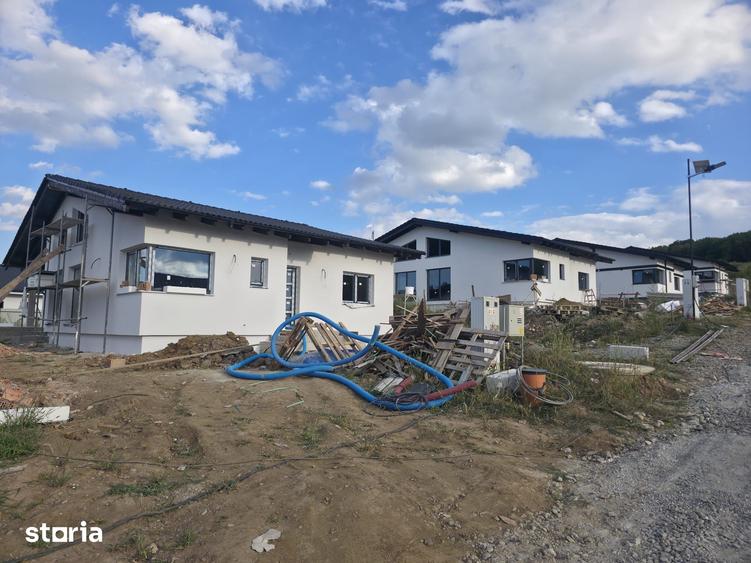 Casă cu 4 camere cu Teren 700 Mp în Livezeni