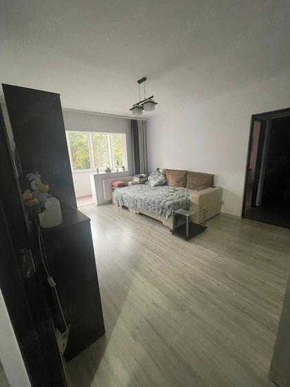 Apartament cu 2 camere semidecomandat, mobilat în Girocului