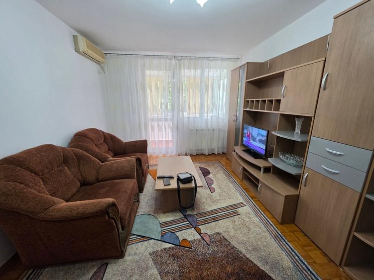 Basarabia intersectie Campia Libertatii, bloc 4 etaje,langa parcul Petrascu - 1