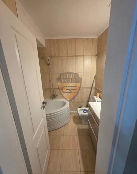 Apartament cu 4 camere decomandat în City Park Mall