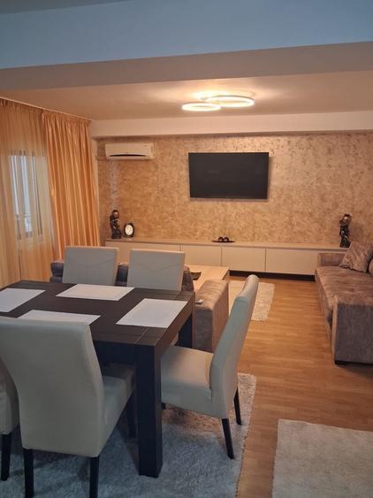 Apartament cu 3 camere decomandat în Exterior Vest