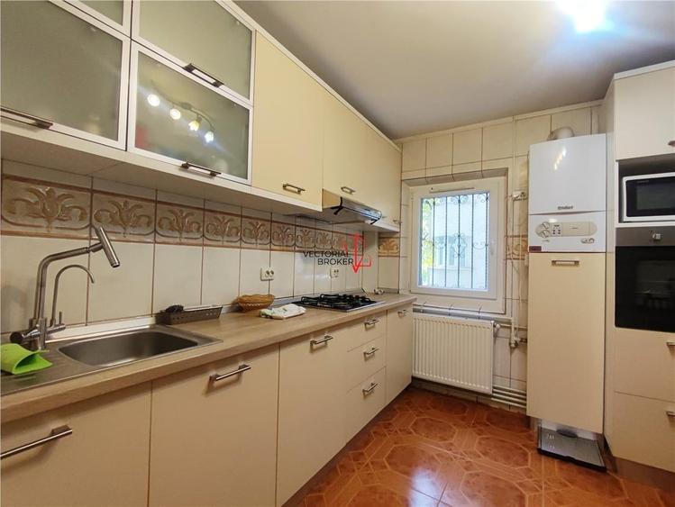 Apartament cu 3 camere decomandat, mobilat în Doamna Ghica