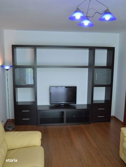 Apartament cu 3 camere semidecomandat în Titan