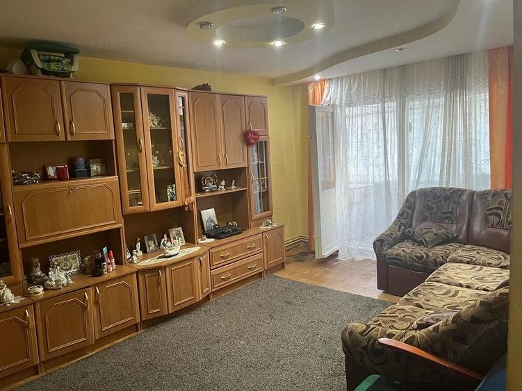 Apartament cu 3 camere decomandat în Calea Timișoarei