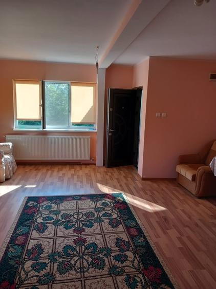 Casă cu 7 camere cu Teren 1000 Mp în Central