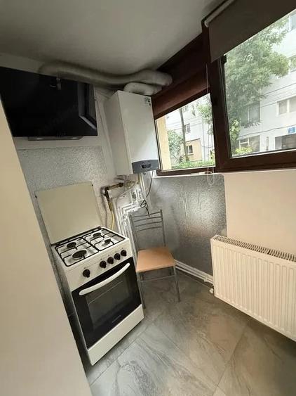 Apartament cu 2 camere decomandat în E3