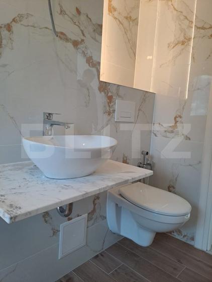 Apartament cu 3 camere decomandat în Tractorul