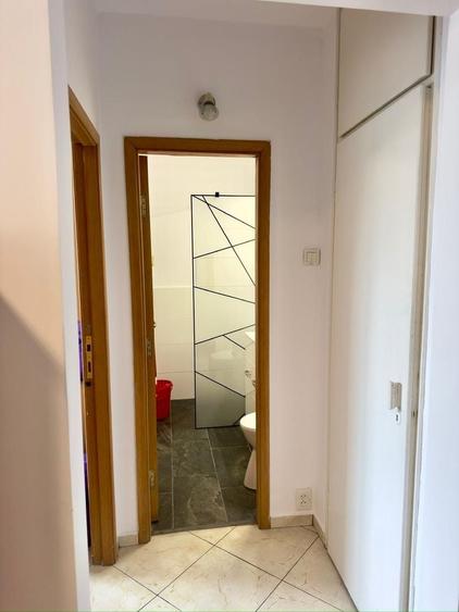 Apartament cu 2 camere semidecomandat, mobilat în 1 Mai