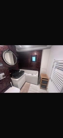 Apartament cu 4 camere decomandat în Faleza Nord
