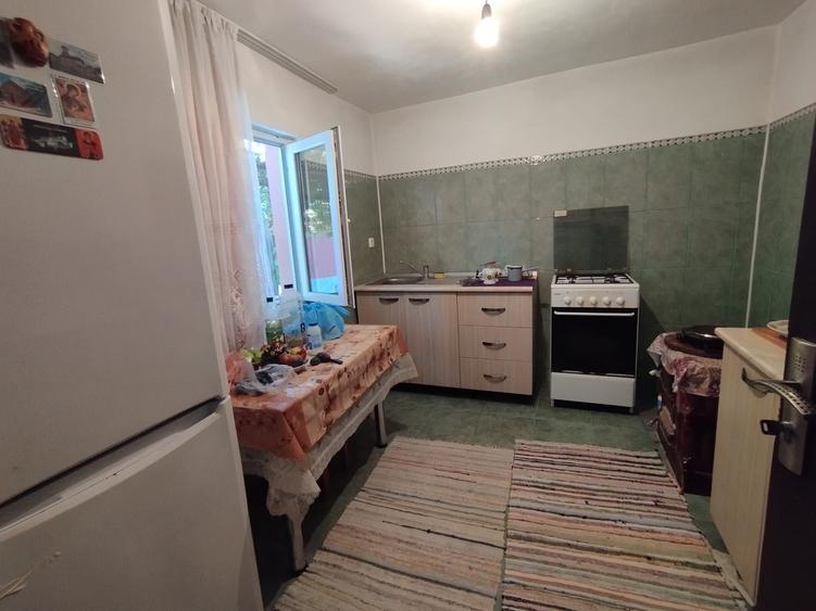 Casă cu 4 camere în Periferie