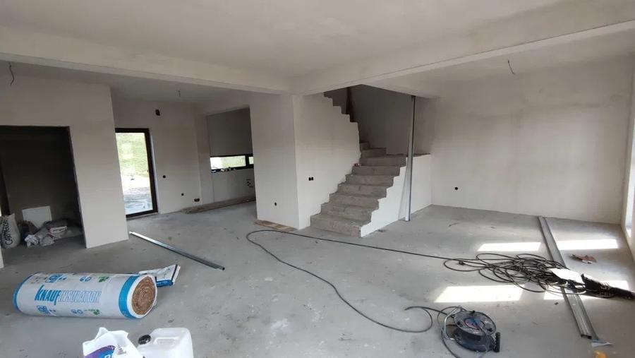 Duplex cu 4 camere cu Canalizare în Iris