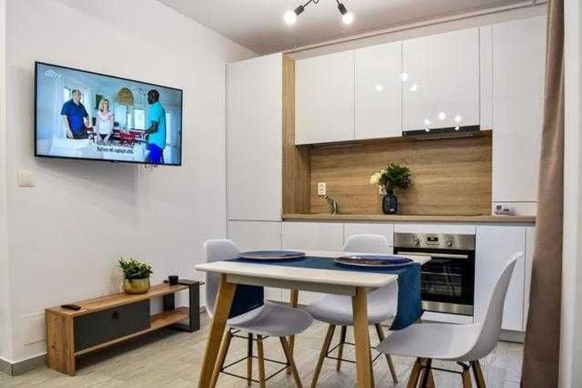 Apartament cu 3 camere semidecomandat în Exterior Vest