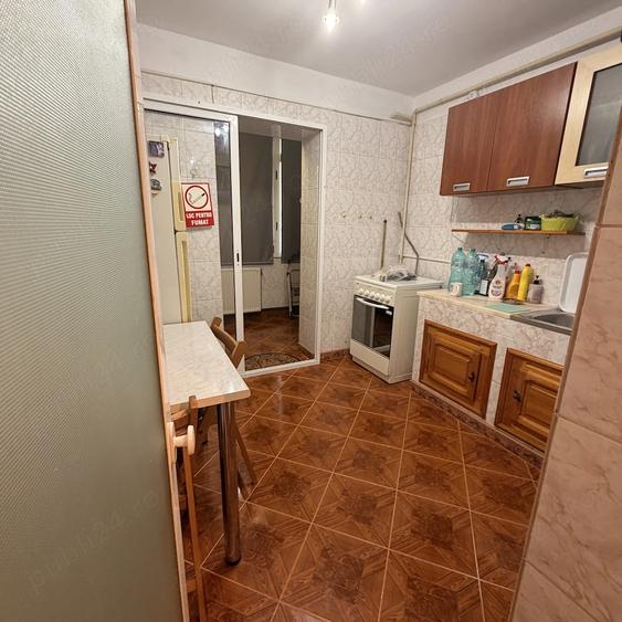 Apartament cu 3 camere decomandat în Eremia