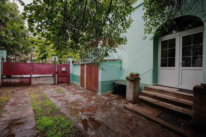 Casă individuală cu 5 camere cu Teren 340 Mp în Ultracentral