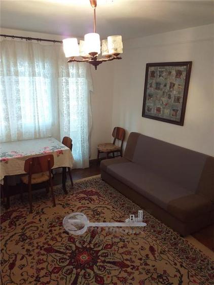 Apartament cu 2 camere semidecomandat, mobilat în Podu Roș