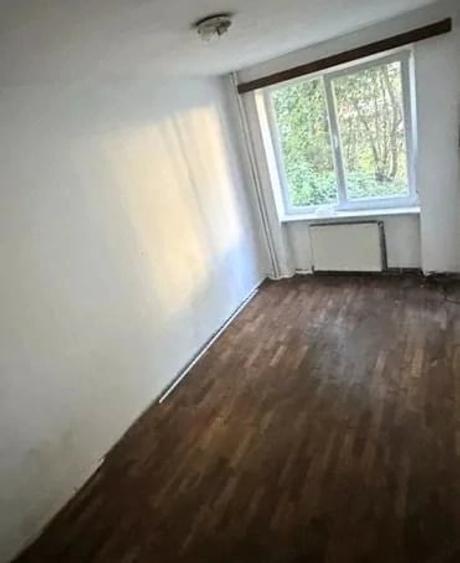 Apartament cu 3 camere semidecomandat în Tractorul