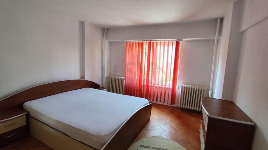 Apartament cu 4 camere decomandat, mobilat în Unirii