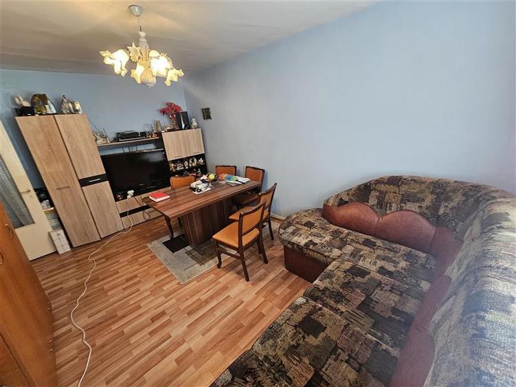 Apartament cu 3 camere decomandat în Micro IV