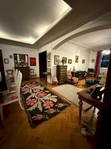 Apartament cu 3 camere decomandat în Universitate