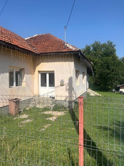 Casă cu 2 camere în Bughea de Jos